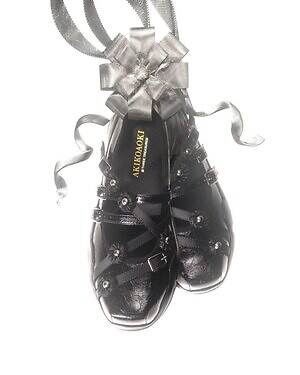 アキコアオキ“花々&スタッズ”を装飾したバレエ風シューズ、スリートレジャーズとコラボ|写真6