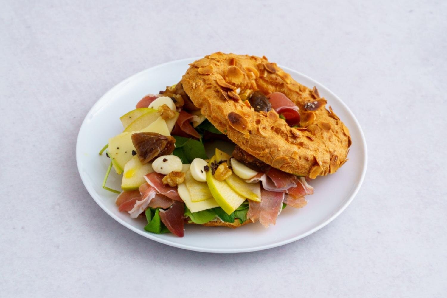 ブノワ・ニアン日本初のカフェ業態「ル カフェ ブノワ・ニアン」池袋に、ボンボンショコラや軽食など