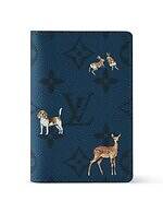 ルイ・ヴィトン“森の動物”モノグラムレザーグッズ、ハリネズミ＆犬プリントの二つ折り財布など｜写真1