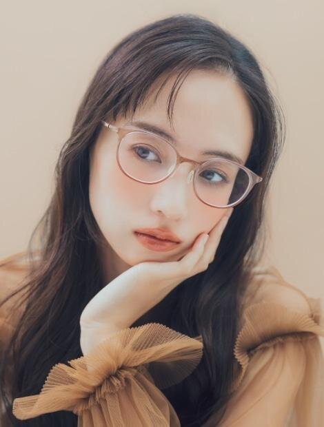 Zoff×マキアージュ“チーク効果”のある血色感メガネ、ピンクのべっ甲やベージュグラデカラー｜写真6