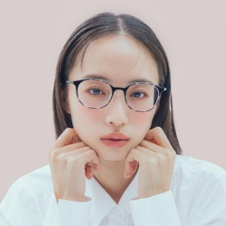 Zoff×マキアージュ“チーク効果”のある血色感メガネ、ピンクのべっ甲やベージュグラデカラー｜写真8