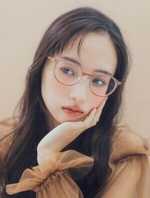 Zoff×マキアージュ“チーク効果”のある血色感メガネ、ピンクのべっ甲やベージュグラデカラー｜写真6