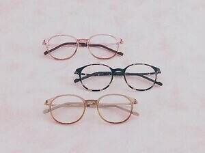 Zoff×マキアージュ“チーク効果”のある血色感メガネ、ピンクのべっ甲やベージュグラデカラー｜写真1