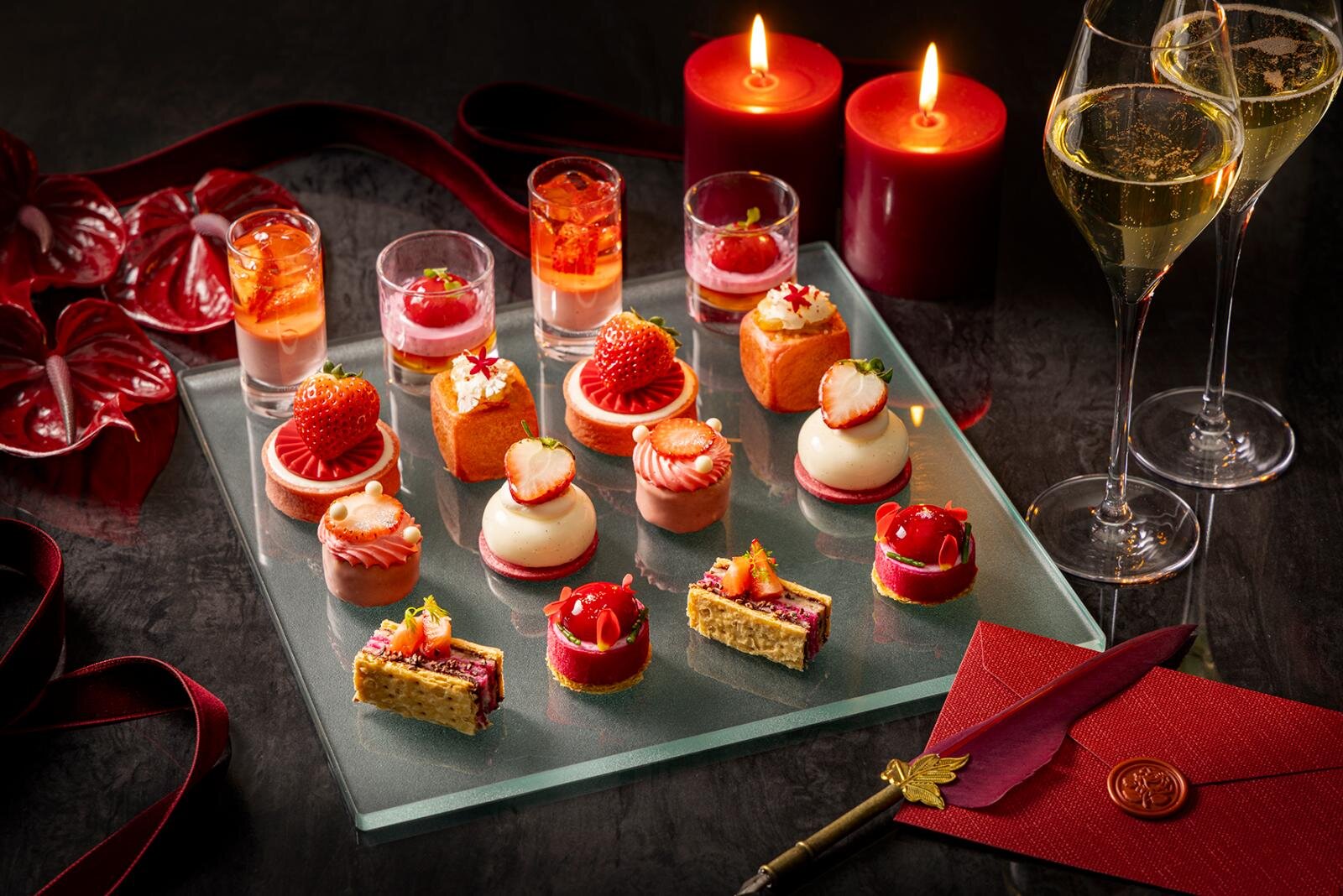 コンラッド東京”甘美な苺”主役のアフタヌーンティー、丸ごと苺のせタルト＆ベリームース｜写真3