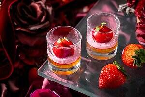 コンラッド東京”甘美な苺”主役のアフタヌーンティー、丸ごと苺のせタルト＆ベリームース｜写真7