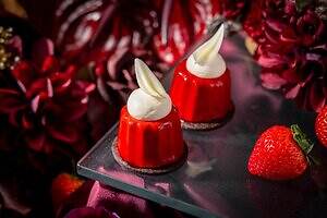 コンラッド東京”甘美な苺”主役のアフタヌーンティー、丸ごと苺のせタルト＆ベリームース｜写真12