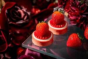 コンラッド東京”甘美な苺”主役のアフタヌーンティー、丸ごと苺のせタルト＆ベリームース｜写真10