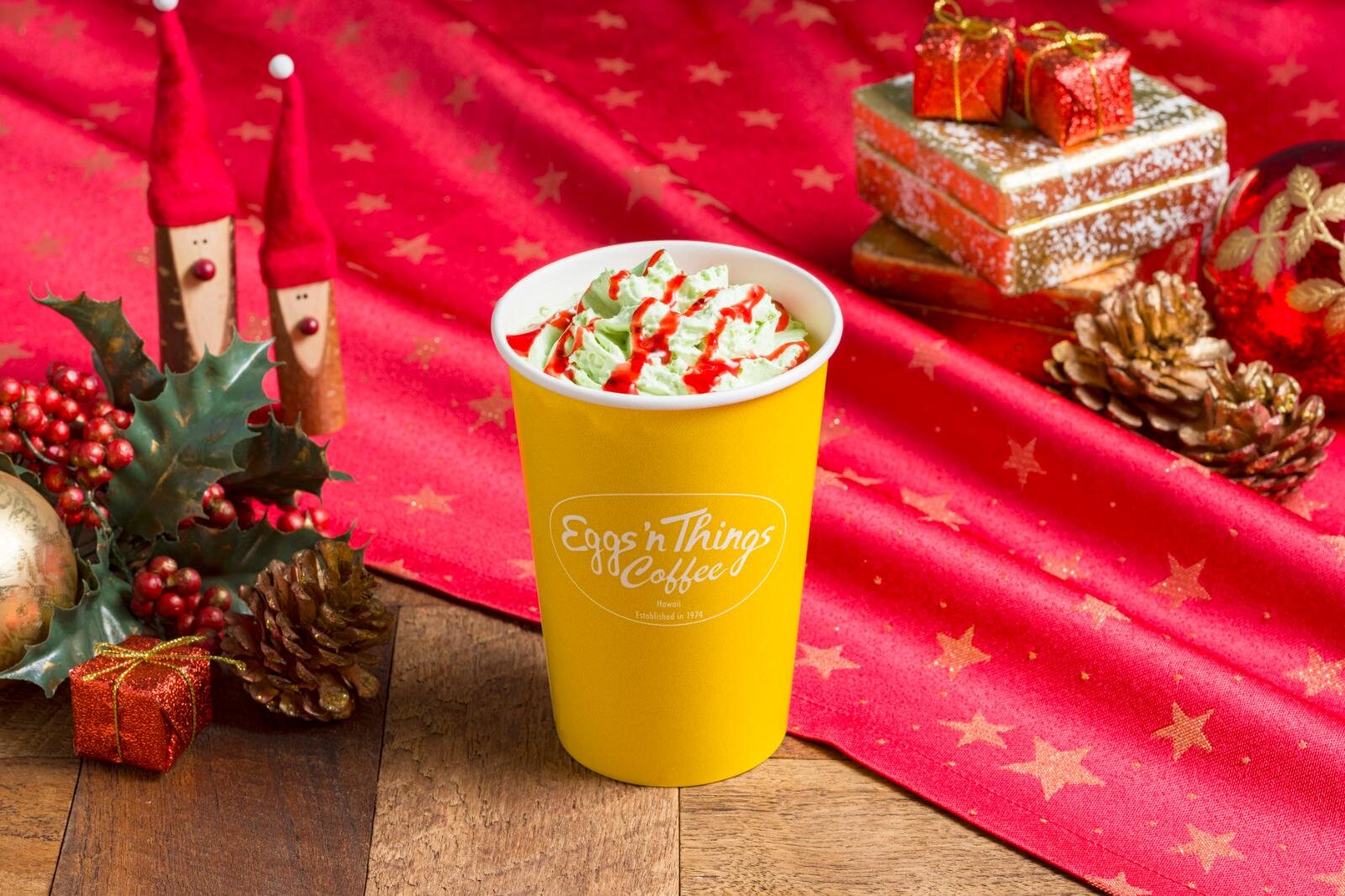 エッグスンシングス“まるでクリスマスツリー”な限定パンケーキ、ピスタチオホイップ×甘酸っぱいベリー｜写真4