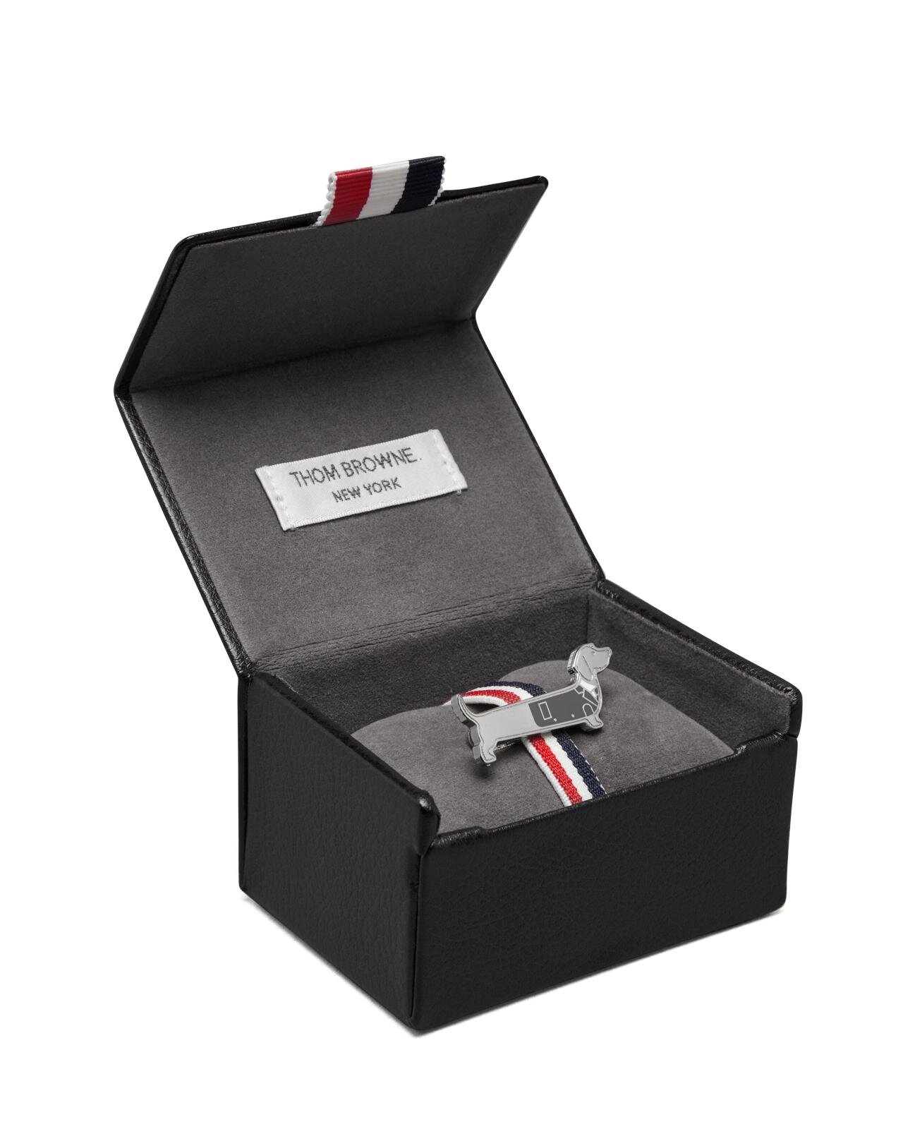 トム ブラウン“ダックス犬”バッグ、タキシード姿＆煌めくシルバーのクリスマス仕様｜写真10