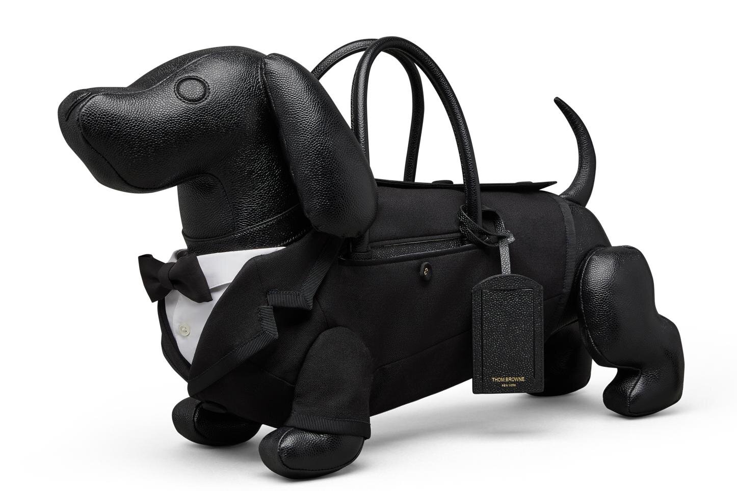 トム ブラウン“ダックス犬”バッグ、タキシード姿＆煌めくシルバーのクリスマス仕様