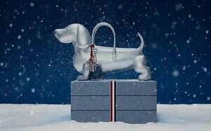 トム ブラウン“ダックス犬”バッグ、タキシード姿＆煌めくシルバーのクリスマス仕様｜写真26