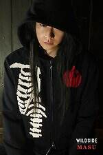 ワイルドサイド ヨウジヤマモト×M A S U、“リンゴと骨”フーディー＆牡丹のケーキバッグ｜写真8