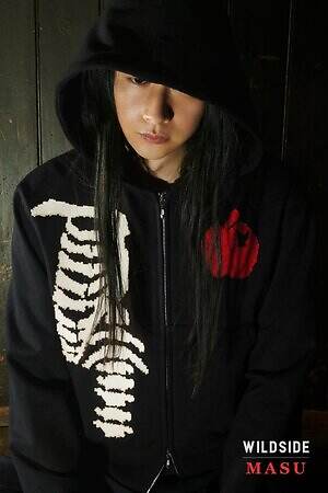 ワイルドサイド ヨウジヤマモト×M A S U、“リンゴと骨”フーディー＆牡丹のケーキバッグ｜写真8