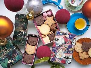 ケイタ マルヤマ25年クリスマスクッキー缶、“黒猫”やオーナメント型クッキーを詰め合わせ｜写真1
