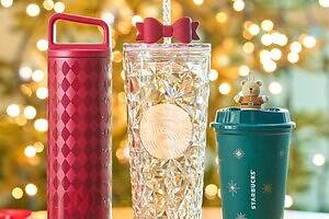 スターバックス25年クリスマス第2弾、“リボン付き”宝石カットのタンブラー＆もこもこドリンクバッグ
