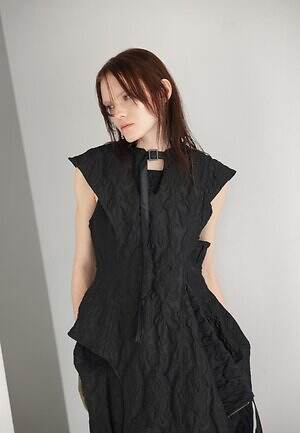 アオイワナカ(AOI WANAKA) 2025-26年秋冬ウィメンズコレクション  - 写真4