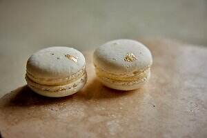 エシレ25年クリスマス限定“濃厚バタークリーム”マカロン、キャビアやシャンパンなど厳選素材で|写真4