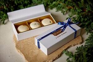 エシレ25年クリスマス限定“濃厚バタークリーム”マカロン、キャビアやシャンパンなど厳選素材で|写真1