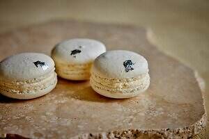 エシレ25年クリスマス限定“濃厚バタークリーム”マカロン、キャビアやシャンパンなど厳選素材で|写真3