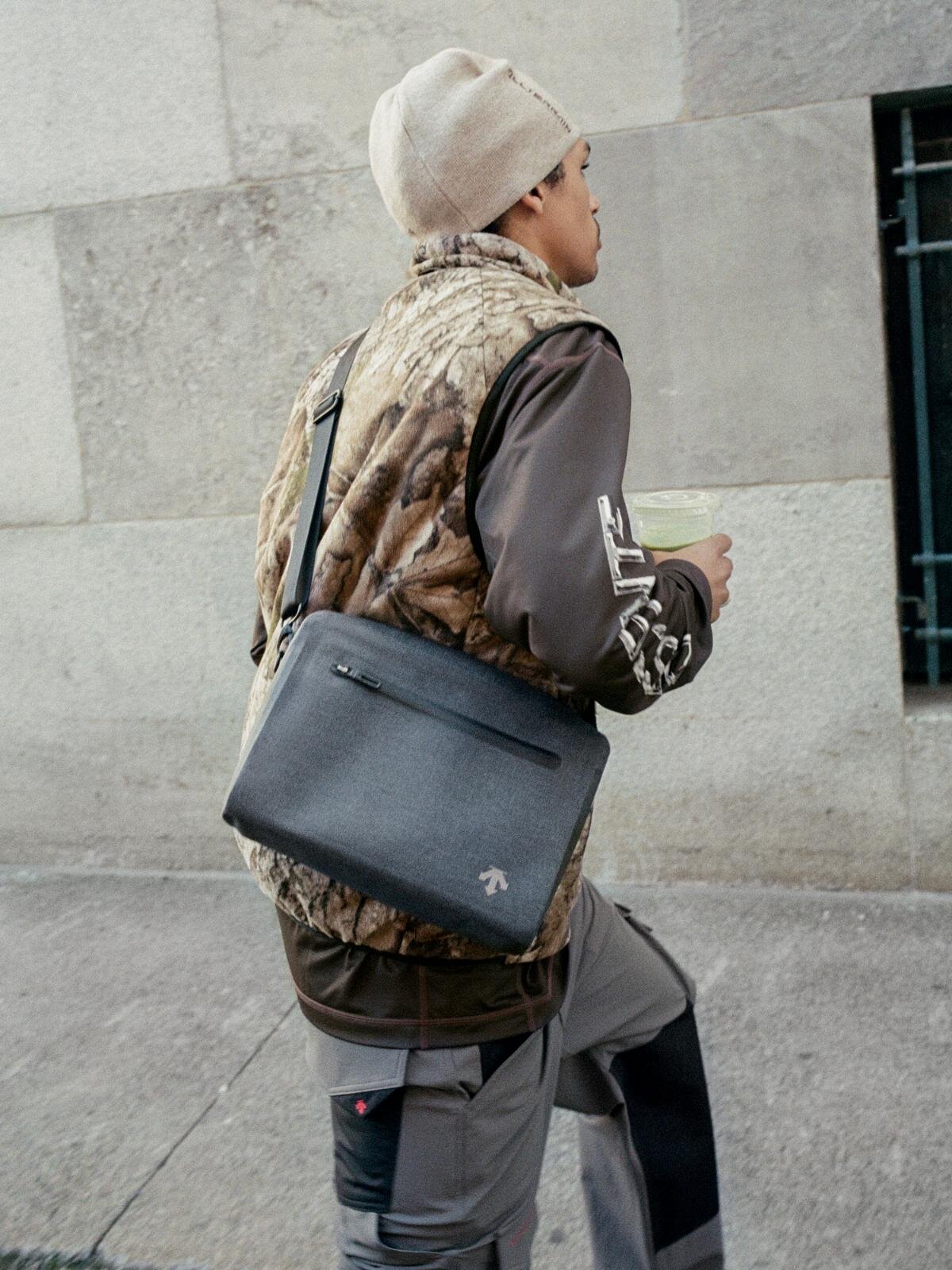 デサント オルテライン×ジョウンド、“寝袋”着想ダウンや防水＆防風シェルジャケット｜写真30