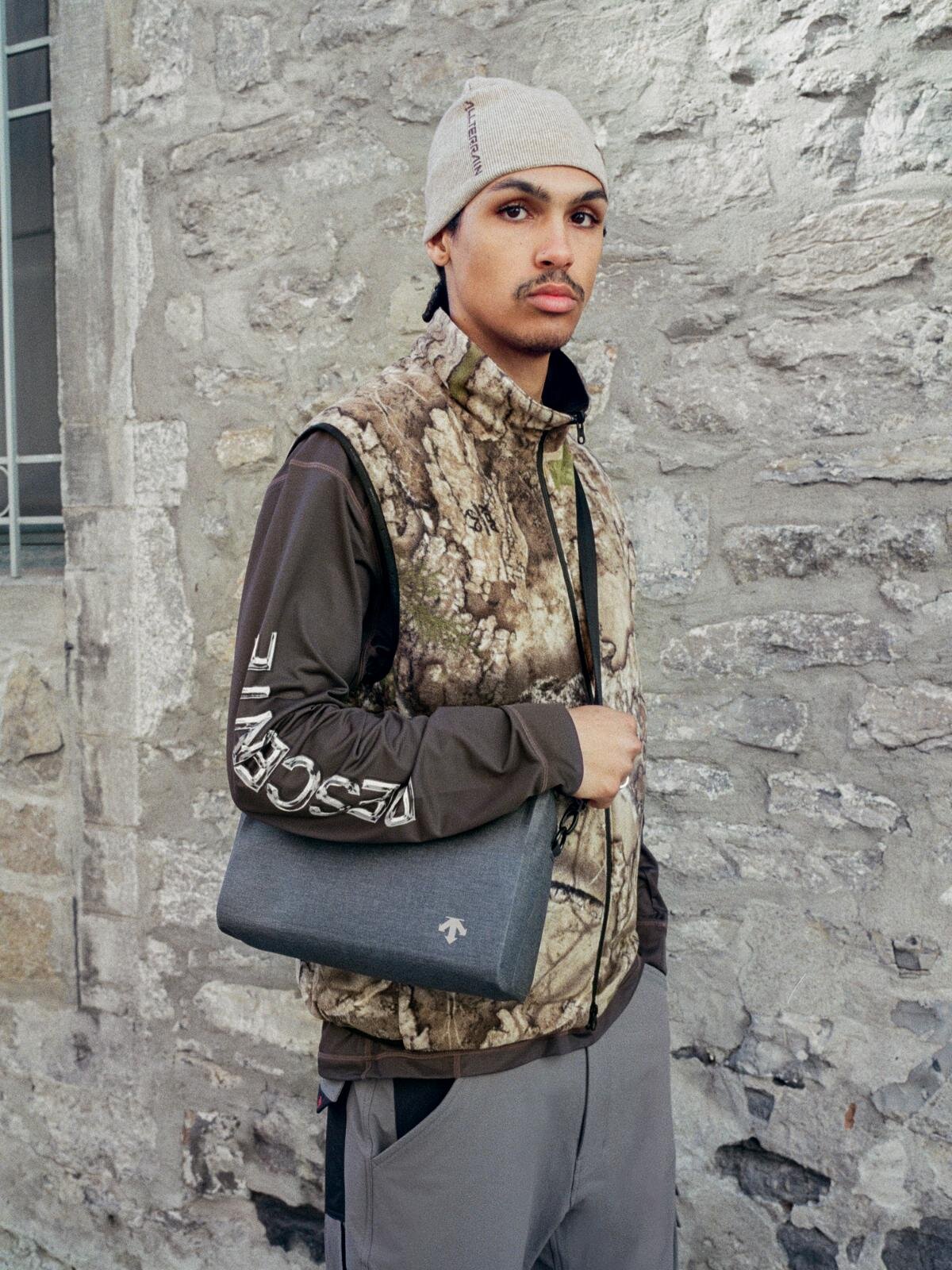 デサント オルテライン×ジョウンド、“寝袋”着想ダウンや防水＆防風シェルジャケット｜写真32