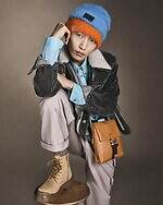 フェンディ“FF”ロゴバックル搭載メンズ斜め掛けバッグ、コード式開口部＆サイドジップで簡単に開閉｜写真3