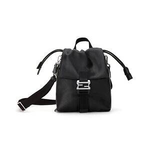 フェンディ“FF”ロゴバックル搭載メンズ斜め掛けバッグ、コード式開口部＆サイドジップで簡単に開閉｜写真4