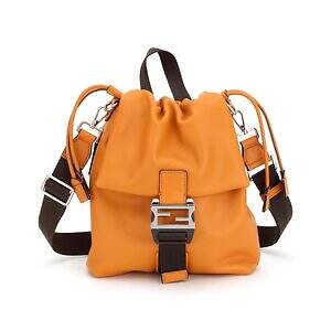 フェンディ“FF”ロゴバックル搭載メンズ斜め掛けバッグ、コード式開口部＆サイドジップで簡単に開閉｜写真5