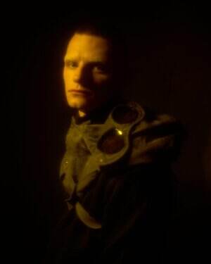 アワー レガシー ワークショップ×C.P. カンパニー、ゴーグル付き顔料染めフィールドジャケットなど｜写真4