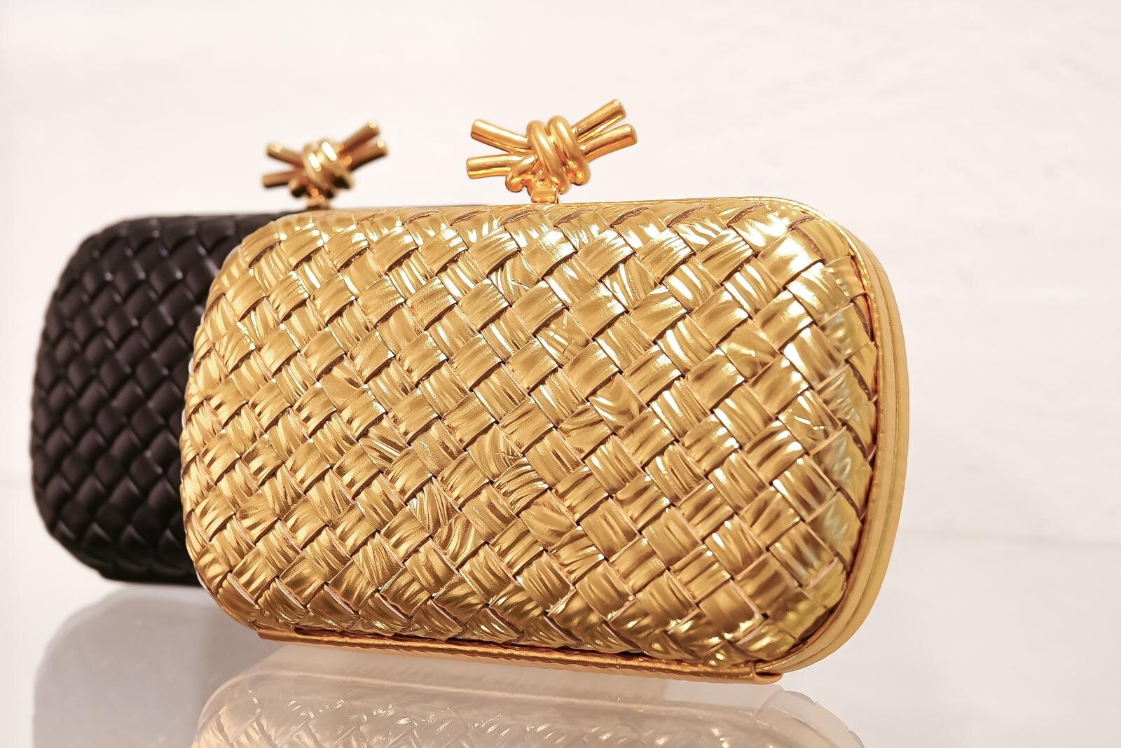 ボッテガ・ヴェネタ“黄金イントレチャート”のレザー財布、魚型ハンドルのバッグも｜写真5