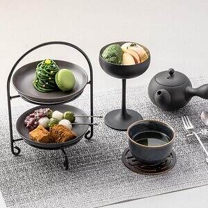 茶寮都路里のクリスマスパフェ、”スノーマン型”抹茶クッキー＆濃厚抹茶モンブラン乗せ｜写真3