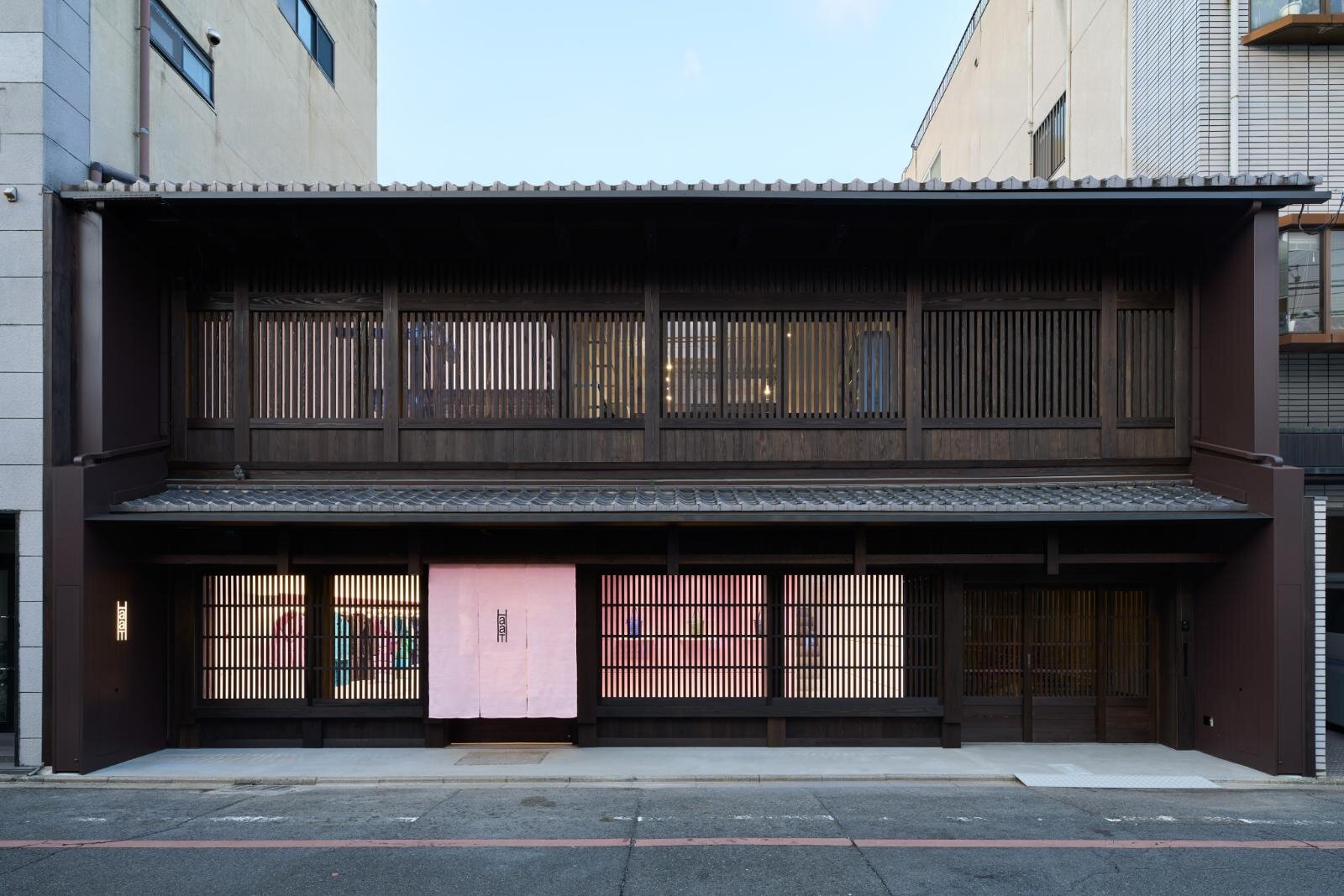 HaaT“職人技”光るウェアが揃う京都の新店、京町屋を活かした吉岡徳仁の空間デザイン｜写真6