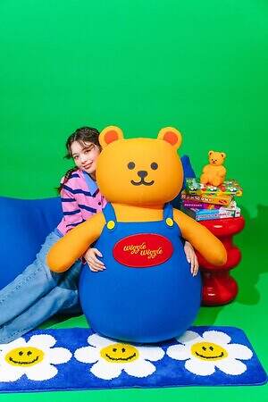 ヨギボー“クマ”の三日月型ビーズクッションやウサギの抱き枕、韓国発ウィグル ウィグルとコラボ｜写真1