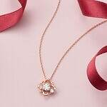 カナル 4℃の25年クリスマスジュエリー、“花型リボン”のネックレスやピアス｜写真4