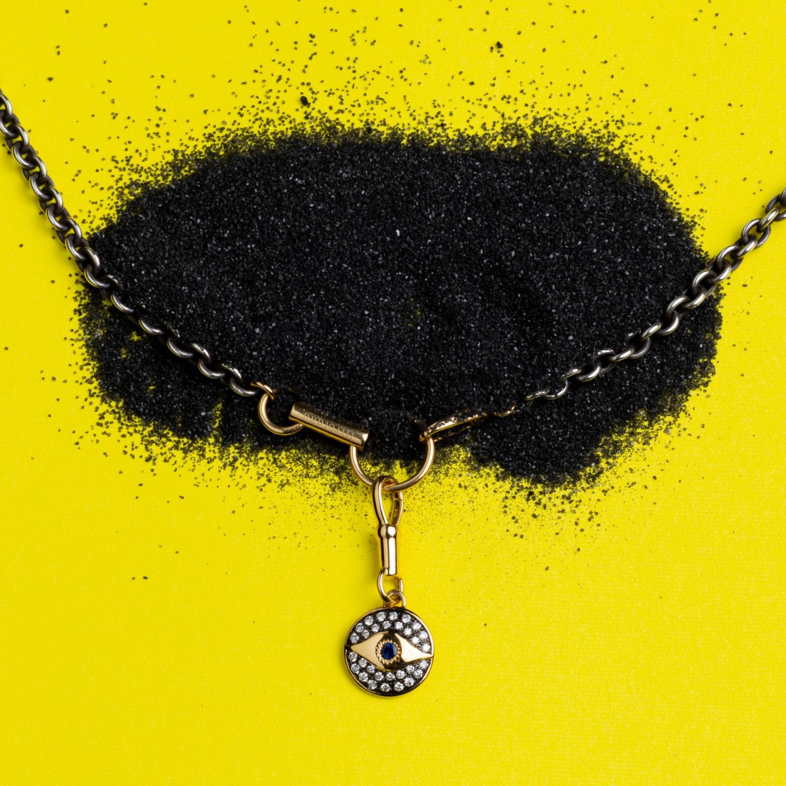 ブルーサファイヤ ダイヤモンド チャーム ブラックルテニウム 404,800円、ダブルリングチャーム チェーンネックレス 201,300円～