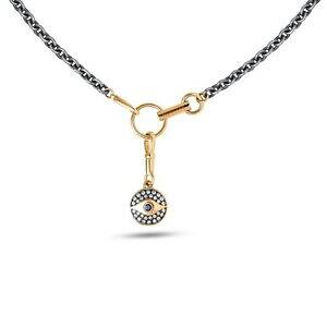 ヒロタカからトルコのお守り着想“目”ジュエリー、サファイヤ煌めくチャーム＆エメラルドのピアス｜写真10