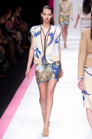 鮮やかなプリント！レオナールが東京で2011年春夏コレクションを披露｜写真13