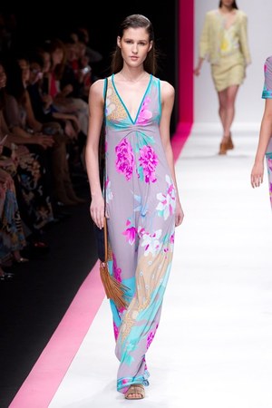鮮やかなプリント！レオナールが東京で2011年春夏コレクションを披露｜写真31