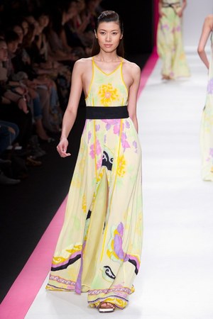鮮やかなプリント！レオナールが東京で2011年春夏コレクションを披露｜写真64