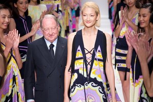 鮮やかなプリント！レオナールが東京で2011年春夏コレクションを披露｜写真0