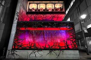 「ストレンジャー・シングス」イベントが原宿で - ウィルの自宅＆作中ピザが登場、限定ウェアも