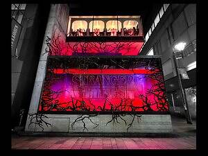 「ストレンジャー・シングス」イベントが原宿で - ウィルの自宅＆作中ピザが登場、限定ウェアも｜写真16