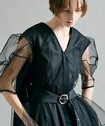 ヨウヘイ オオノ“立体チュール”の黒ドレス＆ドレープ揺れるシャツドレス｜写真6