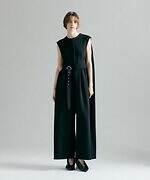 ヨウヘイ オオノ“立体チュール”の黒ドレス＆ドレープ揺れるシャツドレス｜写真3