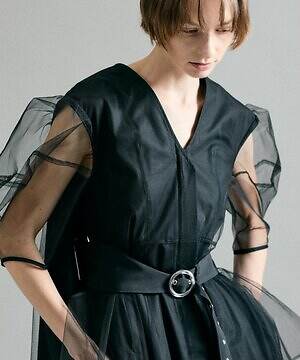 ヨウヘイ オオノ“立体チュール”の黒ドレス＆ドレープ揺れるシャツドレス｜写真6