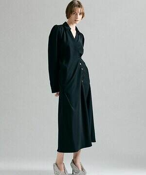 ヨウヘイ オオノ“立体チュール”の黒ドレス＆ドレープ揺れるシャツドレス｜写真1