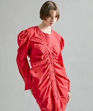 ヨウヘイ オオノ“立体チュール”の黒ドレス＆ドレープ揺れるシャツドレス｜写真8