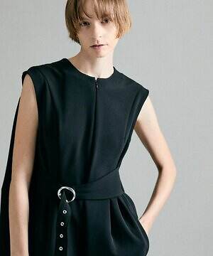 ヨウヘイ オオノ“立体チュール”の黒ドレス＆ドレープ揺れるシャツドレス｜写真4