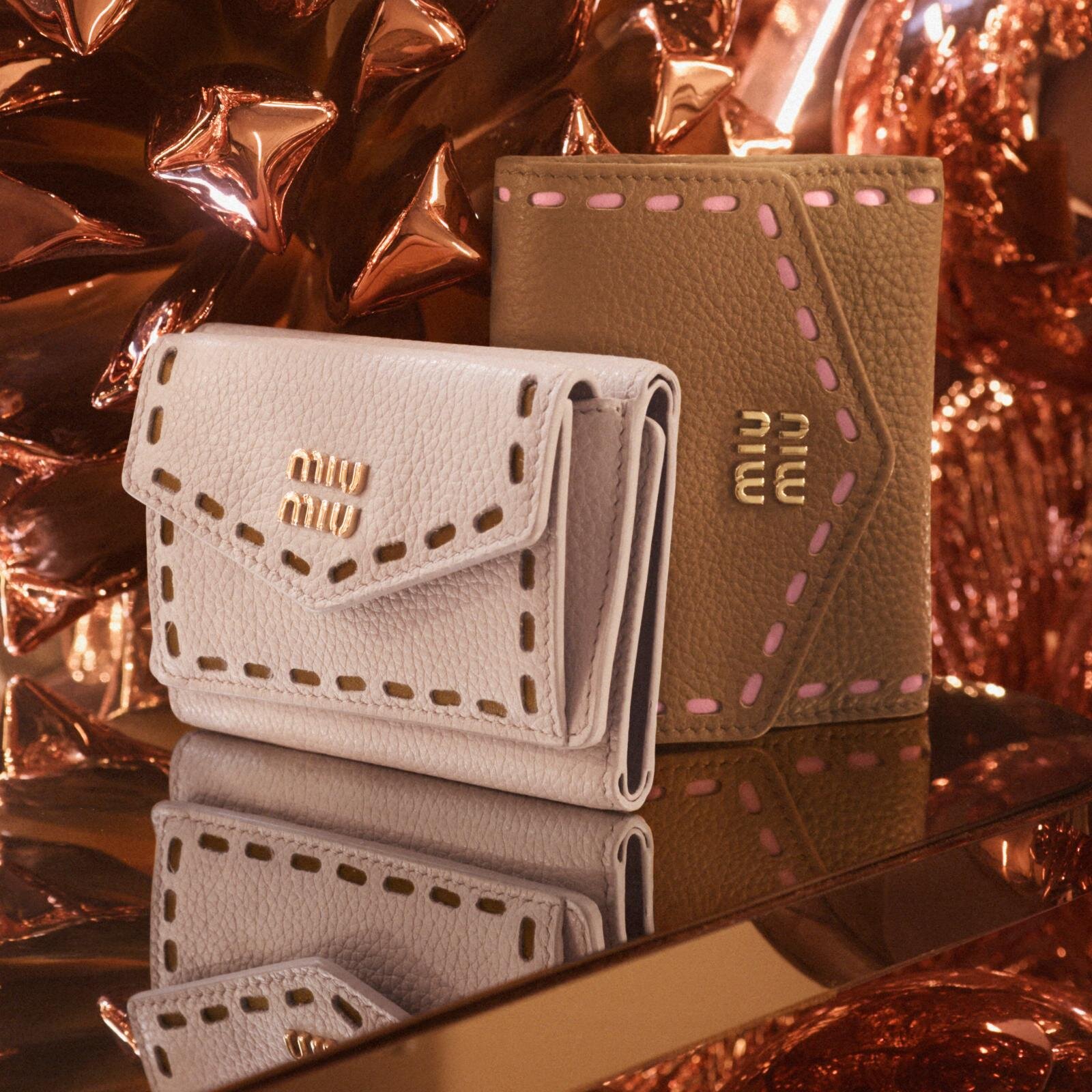 レザー財布(ステッチ) 91,300円、レザー財布(ステッチ) 94,600円