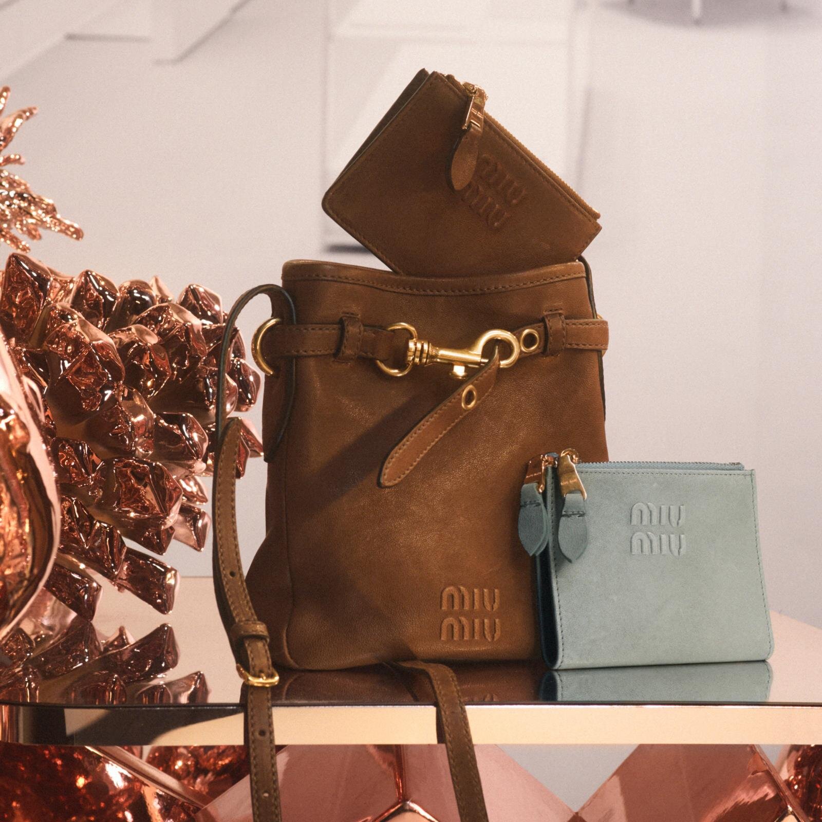 ミュウミュウ25年クリスマス、“ステッチ風”デザインのミニ財布＆パステルカラーのバッグ｜写真2